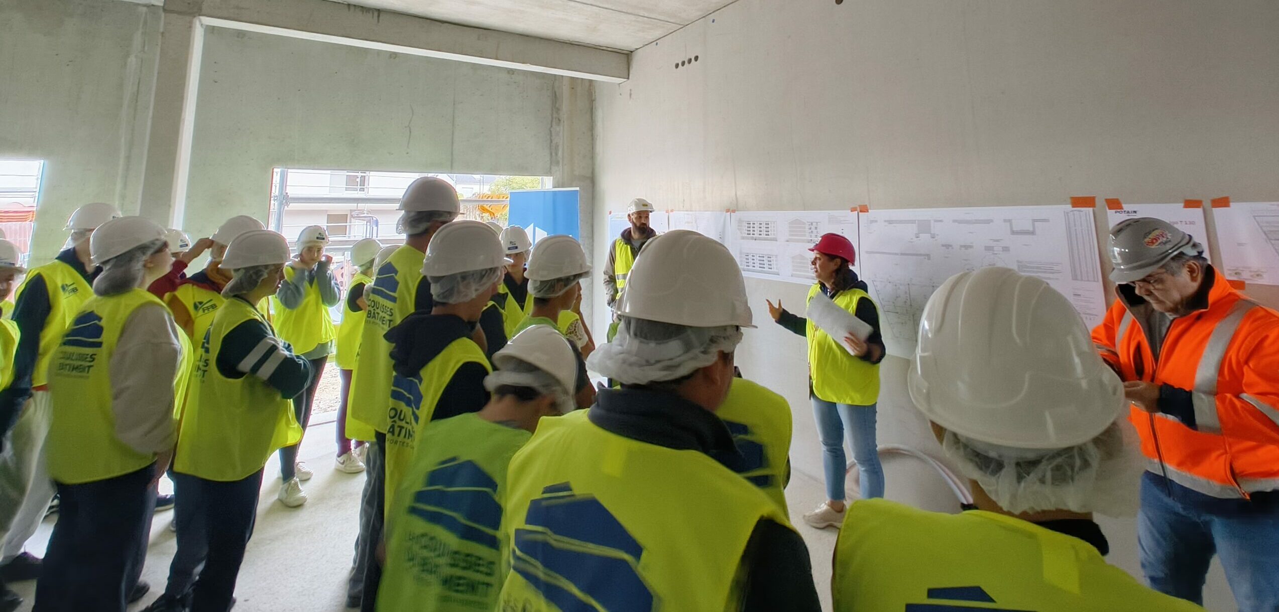 Sortie Coulisse du Bâtiment